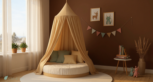 Chambre bébé tendance 2026 avec un ciel de lit conique kaki, ambiance nature et bohème