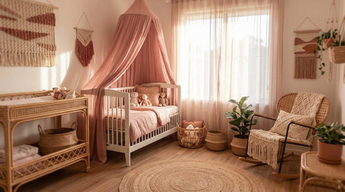 15 idées de chambres bébé fille avec un ciel de lit baldaquin rose : ambiance douce et bohème