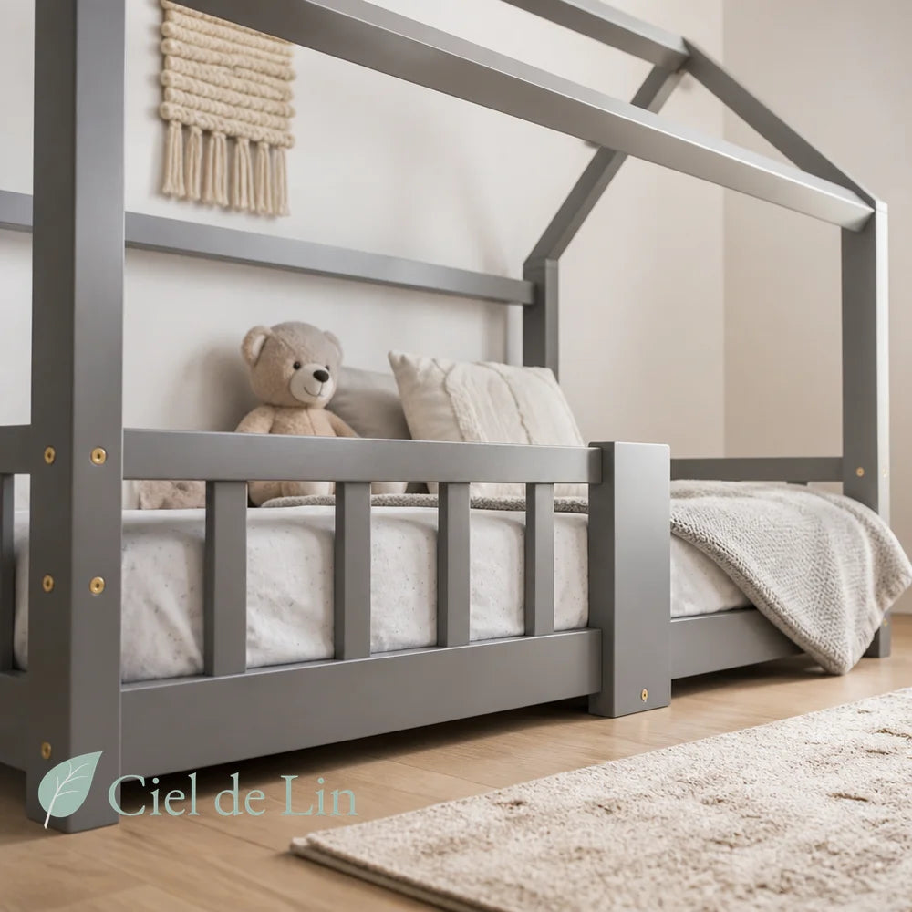 Lit cabane enfant bois massif gris 90x200cm, intérieur bas vue low angle
