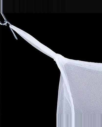 Ciel de lit moustiquaire 4 portes blanc - détail de l'attache à chaque coin