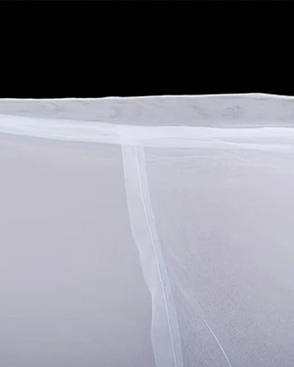Ciel de lit moustiquaire 4 portes blanc - détail de la maille respirante